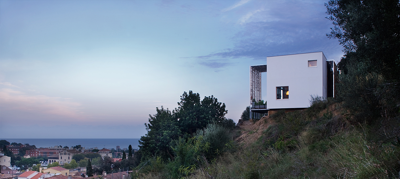 Casa blanca amb vistes al mar