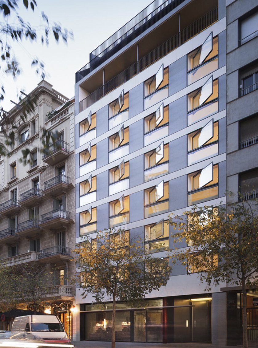 03.4 Diagonal view of the building with movable metal and glass windows