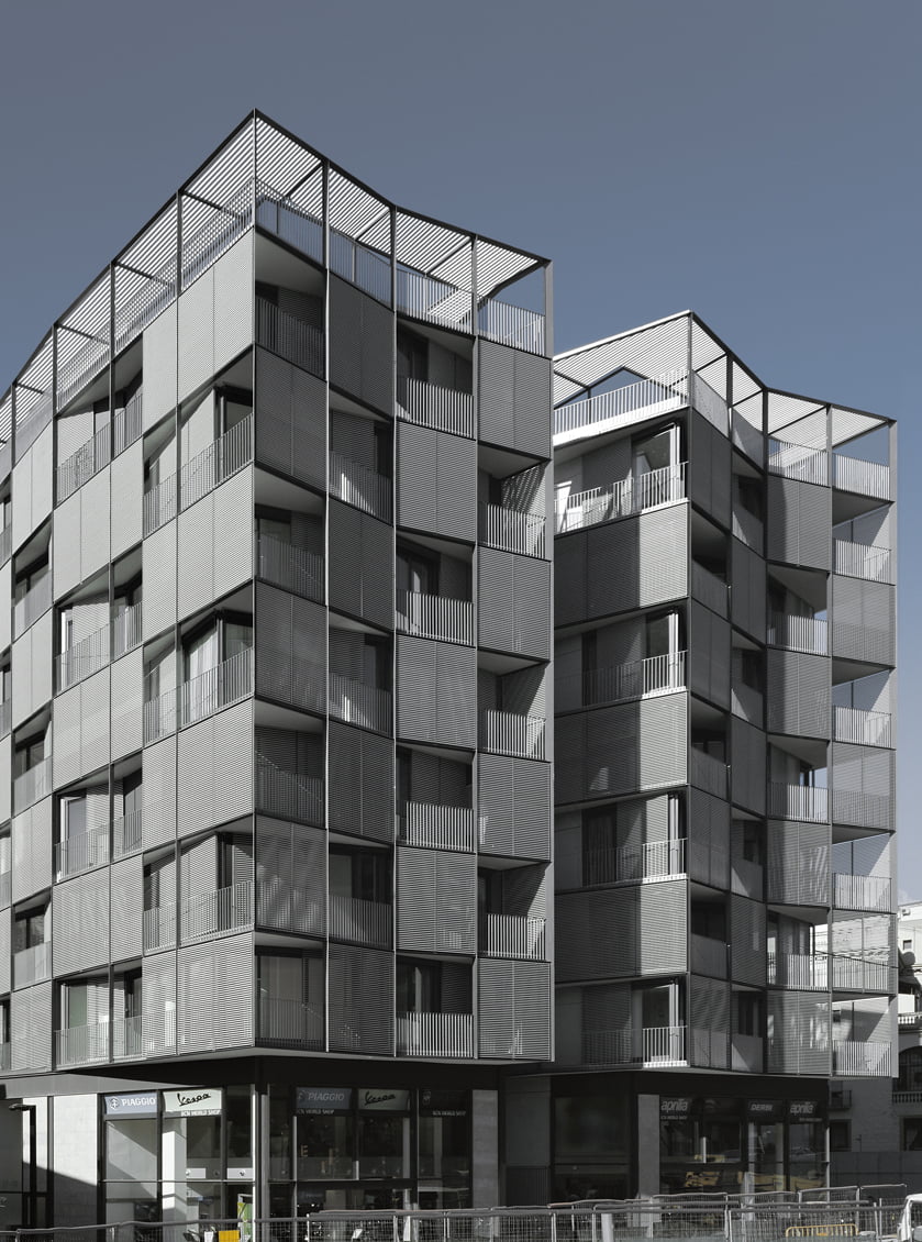 Diagonal view of the building Diagonal view of the building